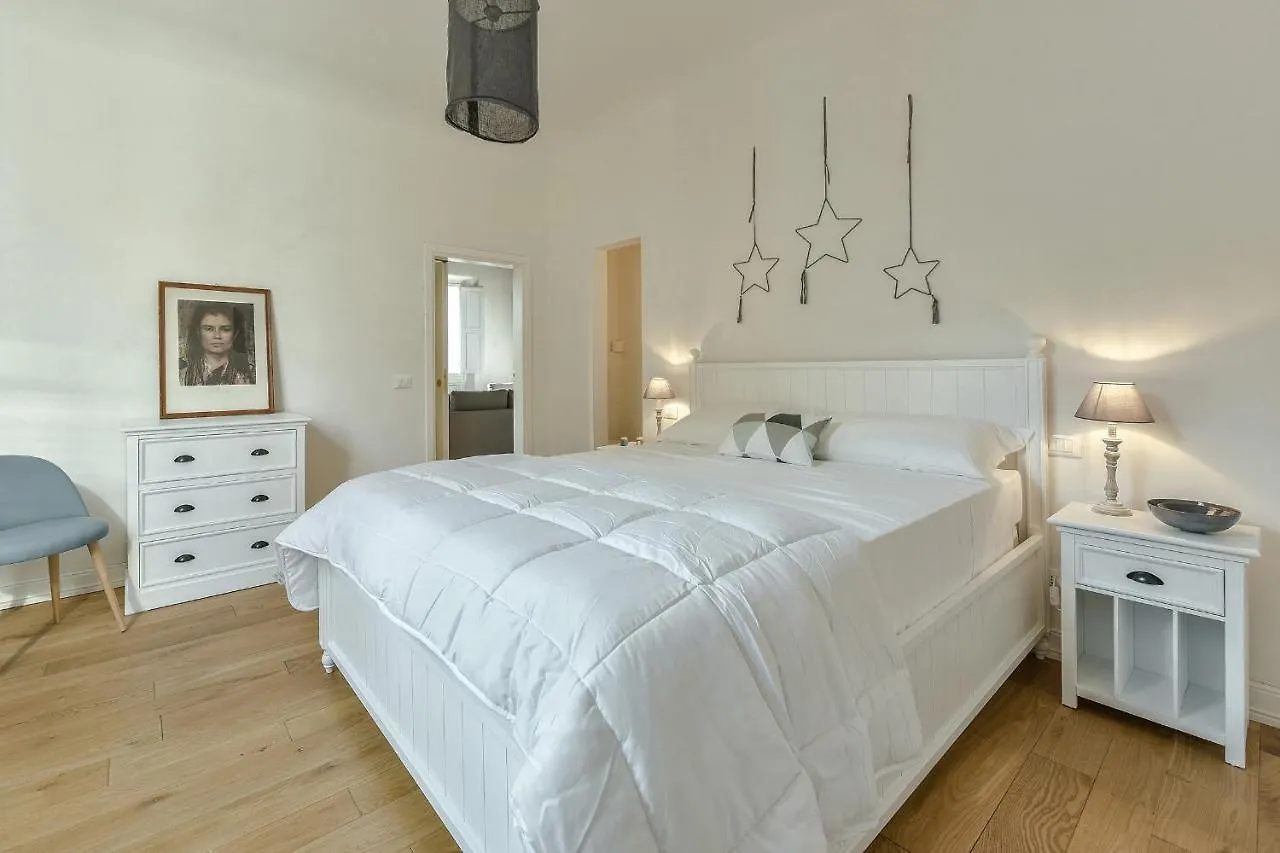 Apartments Florence - Oltrarno Elegance 0*,  Italien